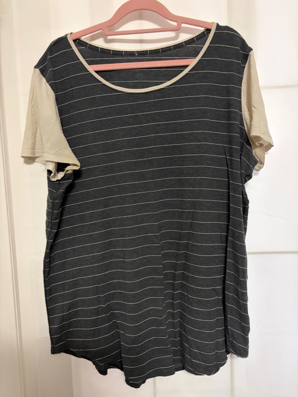 Lululemon Striped Charcoal & Cream Short Sleeve Tee Approx Size 14.